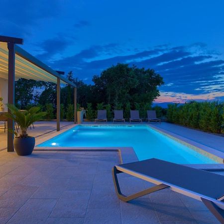 Holiday Home Elegant Vrh  Extérieur photo
