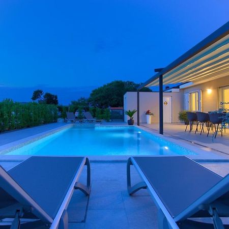 Holiday Home Elegant Vrh  Extérieur photo
