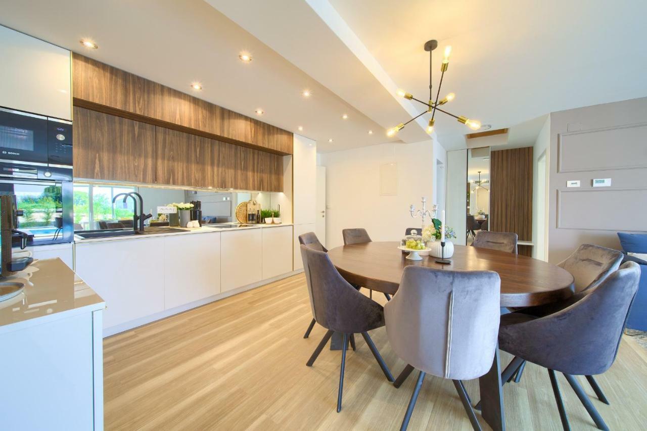 Holiday Home Elegant Vrh  Extérieur photo