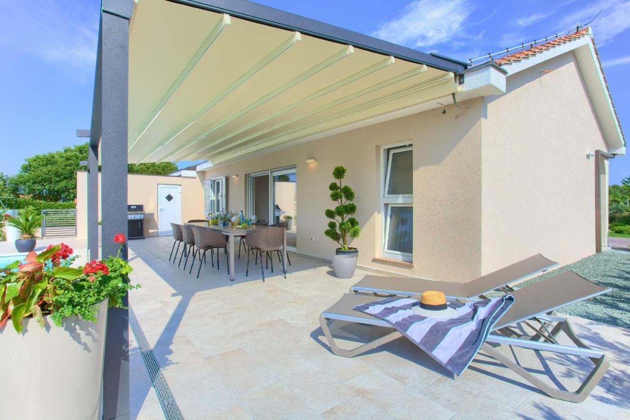 Holiday Home Elegant Vrh  Extérieur photo