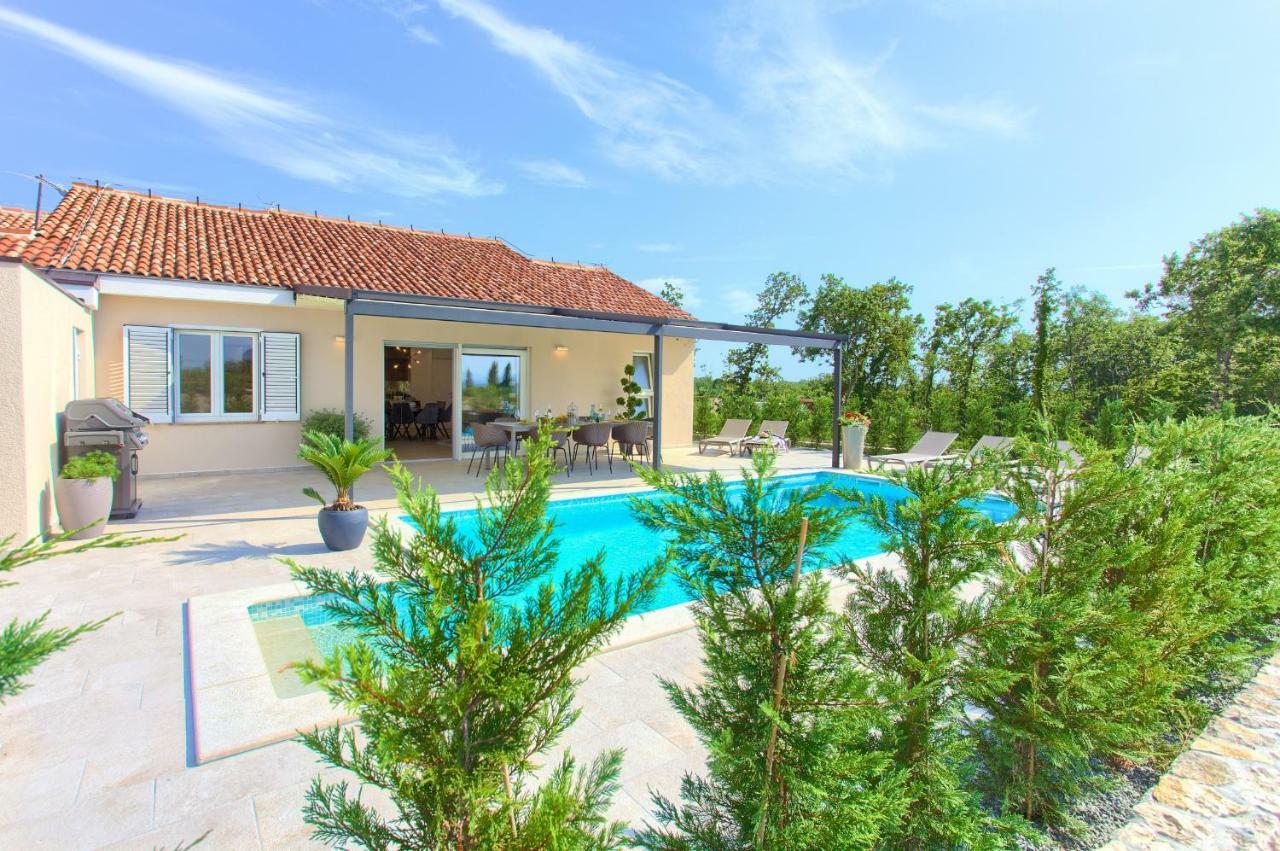 Holiday Home Elegant Vrh  Extérieur photo