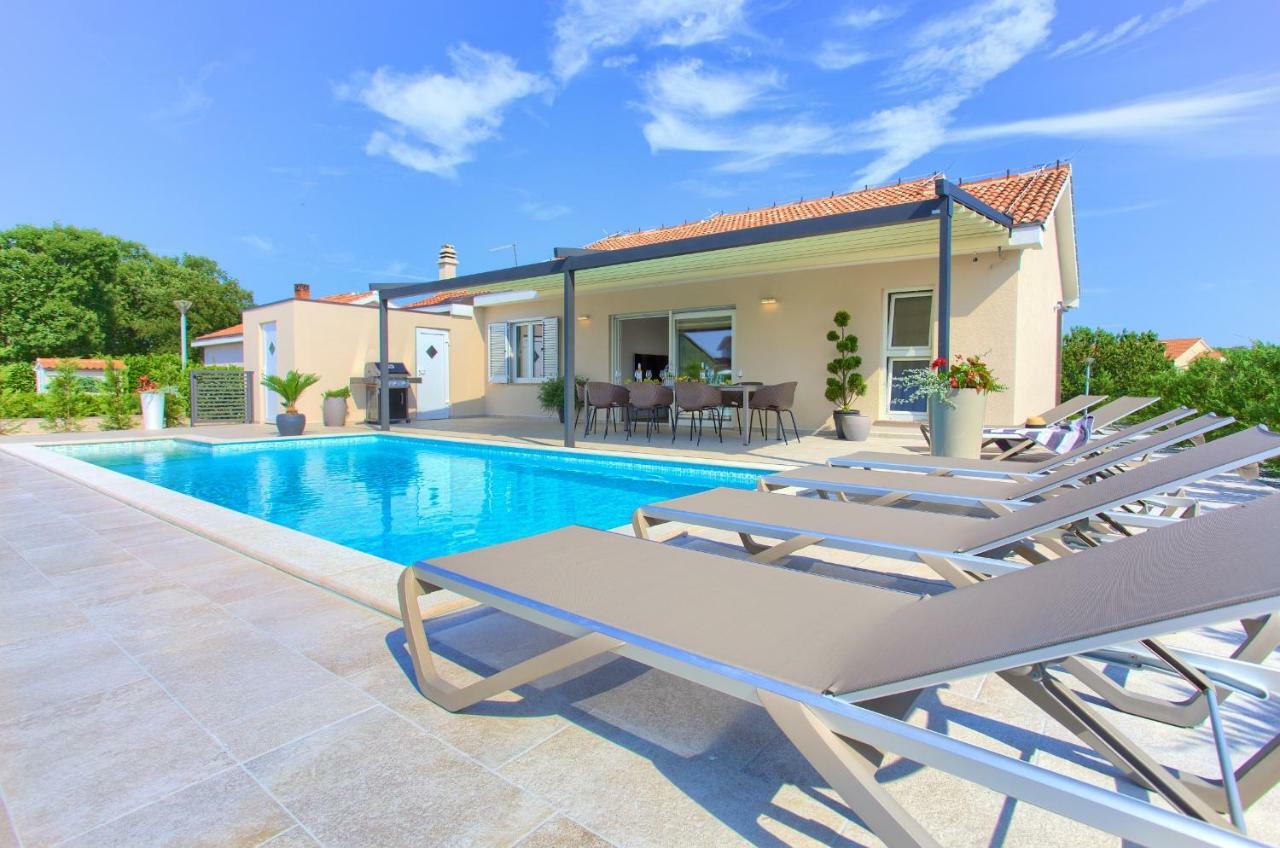 Holiday Home Elegant Vrh  Extérieur photo