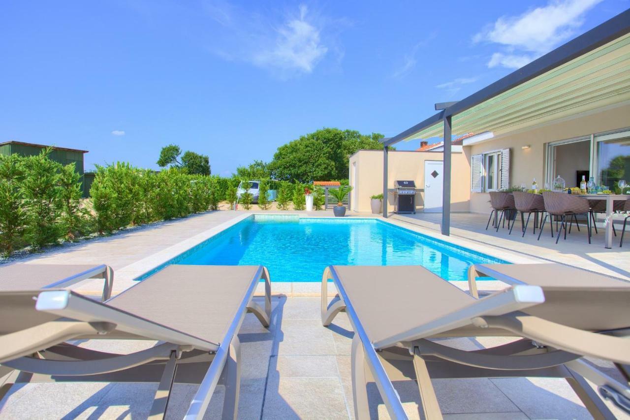 Holiday Home Elegant Vrh  Extérieur photo