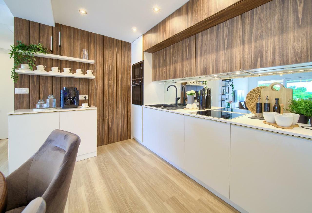 Holiday Home Elegant Vrh  Extérieur photo