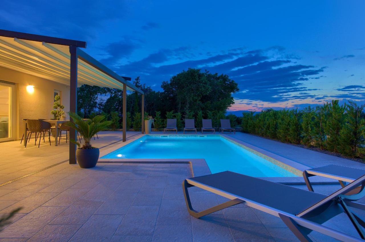 Holiday Home Elegant Vrh  Extérieur photo