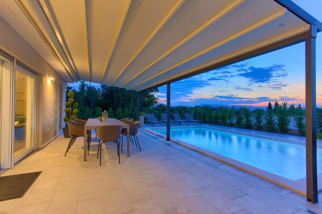 Holiday Home Elegant Vrh  Extérieur photo