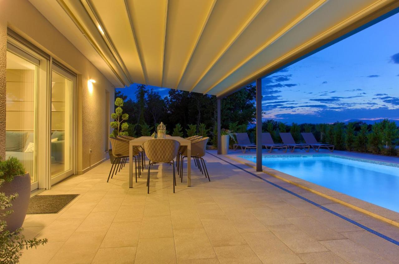Holiday Home Elegant Vrh  Extérieur photo