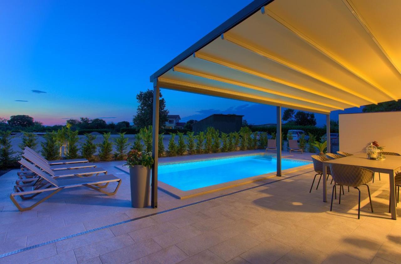 Holiday Home Elegant Vrh  Extérieur photo